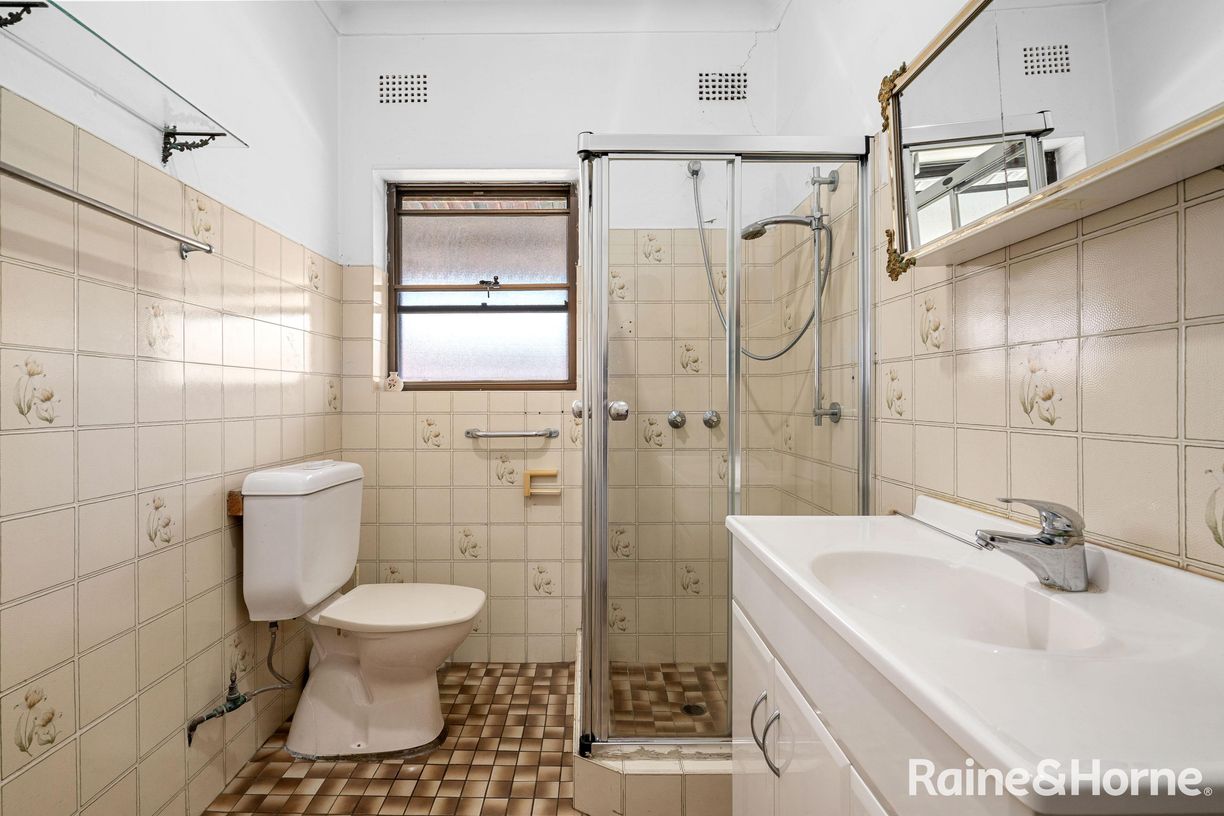 156 Kingsgrove Road — photo 8 of 11