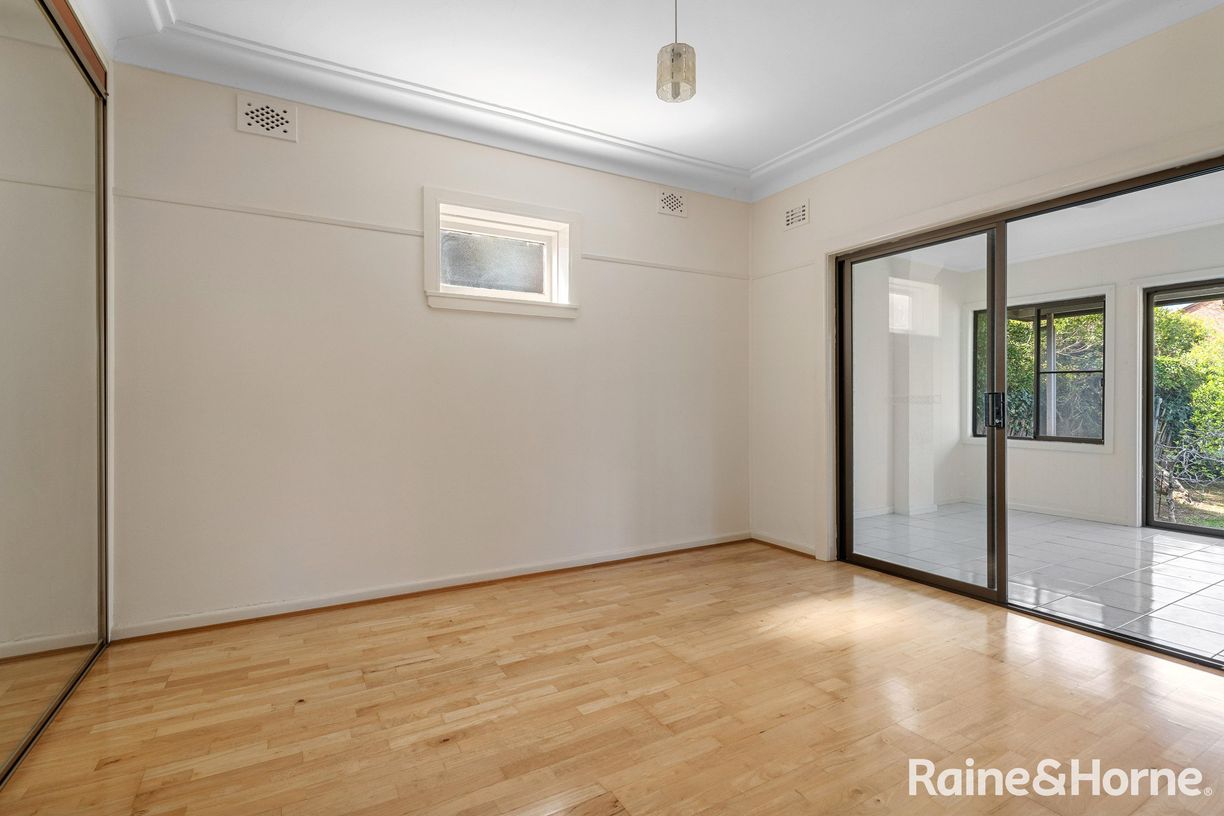 156 Kingsgrove Road — photo 10 of 11