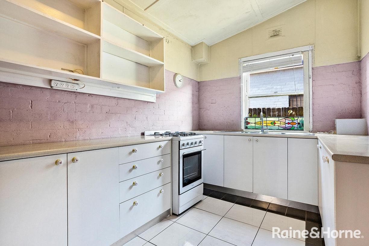 34 Shelley Street — photo 7 of 10