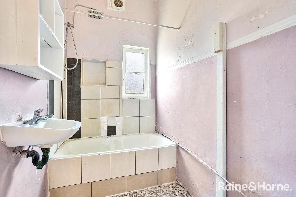 34 Shelley Street — photo 8 of 10