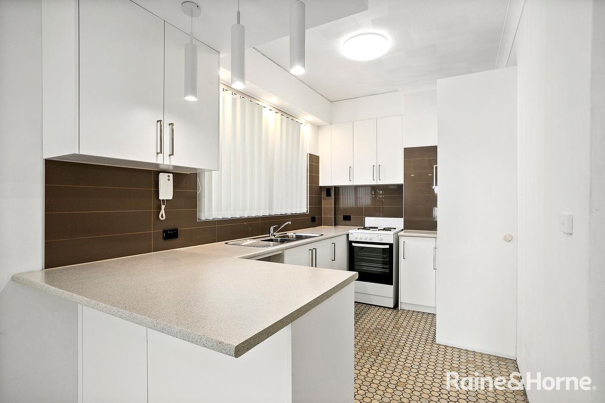 4/209-211 President Avenue — photo 3 of 7