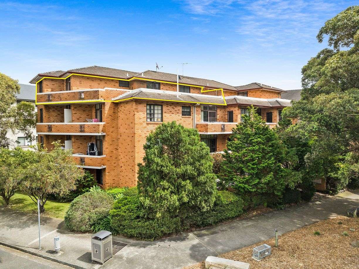 10/11 Gray Street — photo from Raine & Horne Kogarah