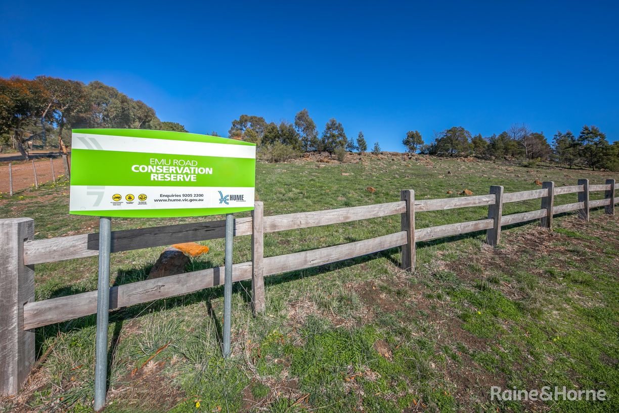 24 Emu Road — photo 12 of 12