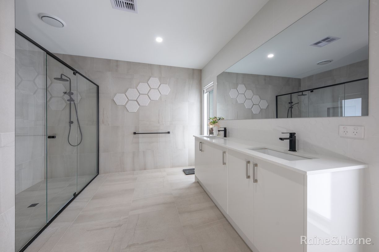 28 Iredale Promenade — photo 14 of 22