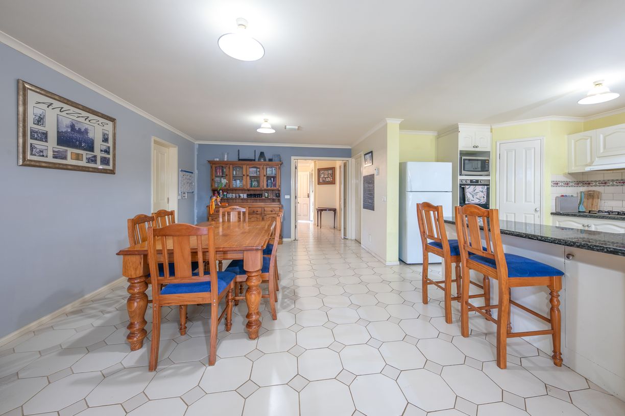 10 Doutney Court — photo 3 of 19