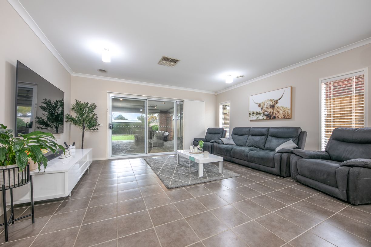 53 Highgrove Drive — photo 8 of 23