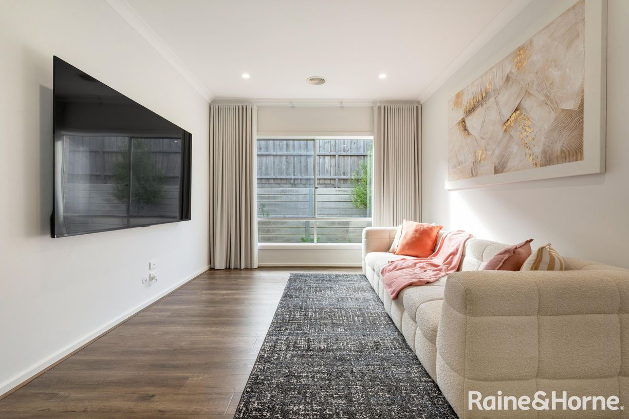 9 Olivia Street — photo 4 of 25