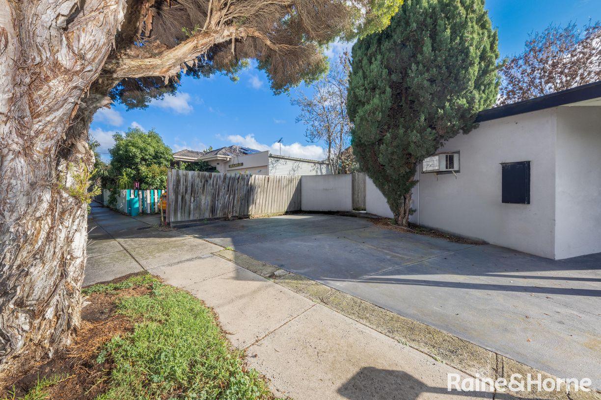 32 Hume Street — photo 2 of 16