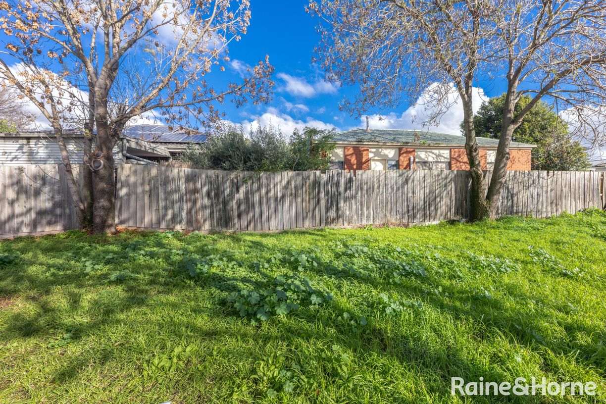 32 Hume Street — photo 11 of 16