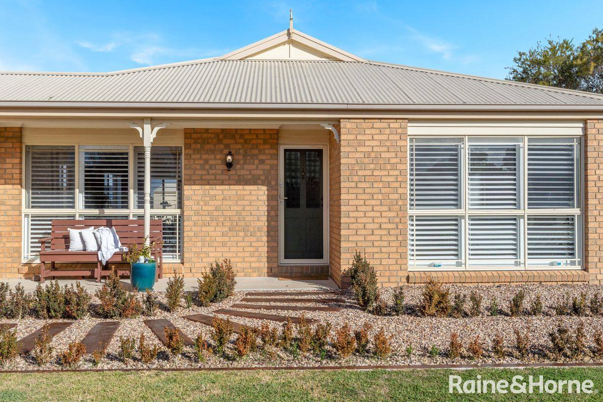 8 Southbourne Road — photo 3 of 30