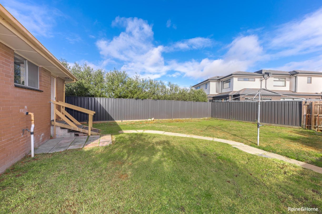 564 Elizabeth Drive — photo 11 of 14