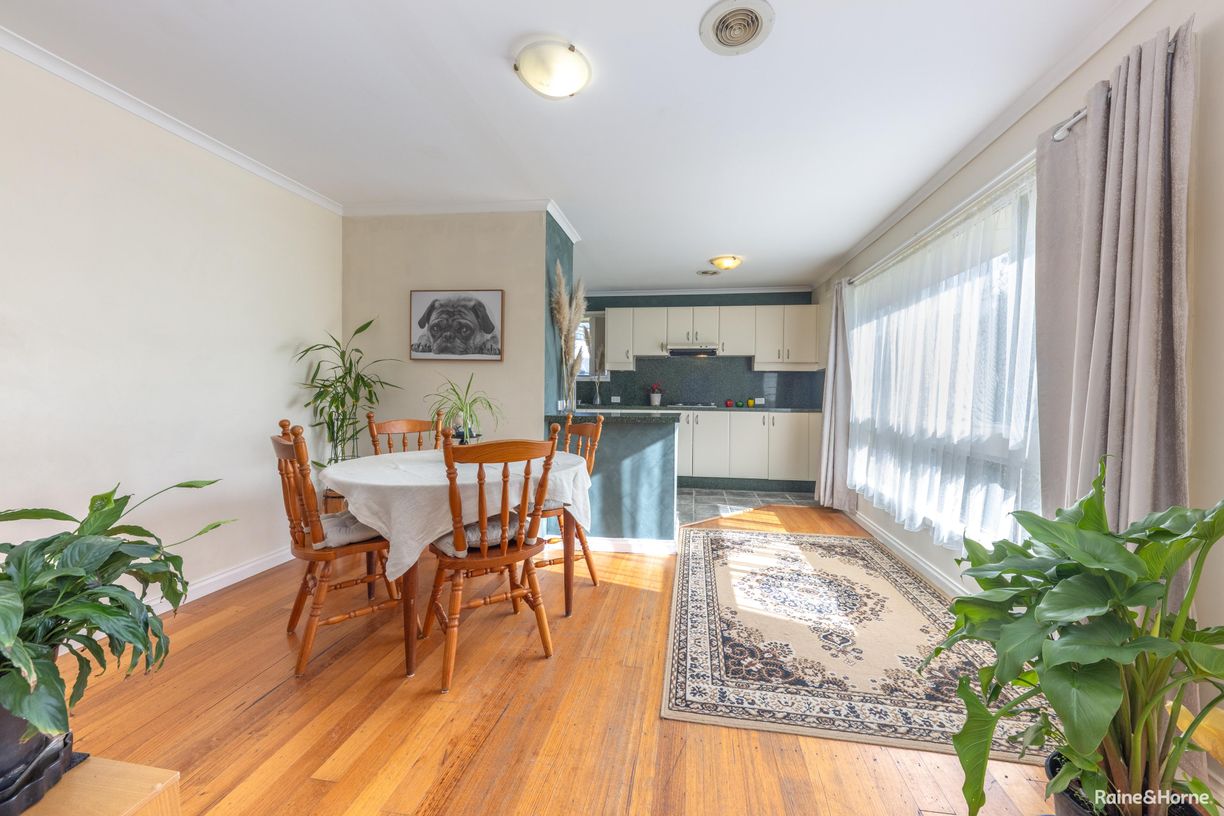 564 Elizabeth Drive — photo 4 of 14