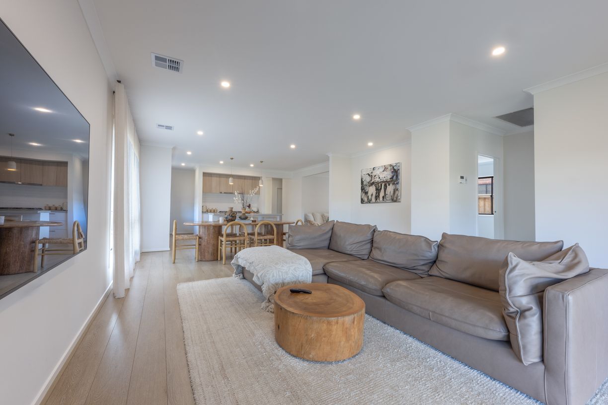 52 Sunny Street — photo 8 of 17
