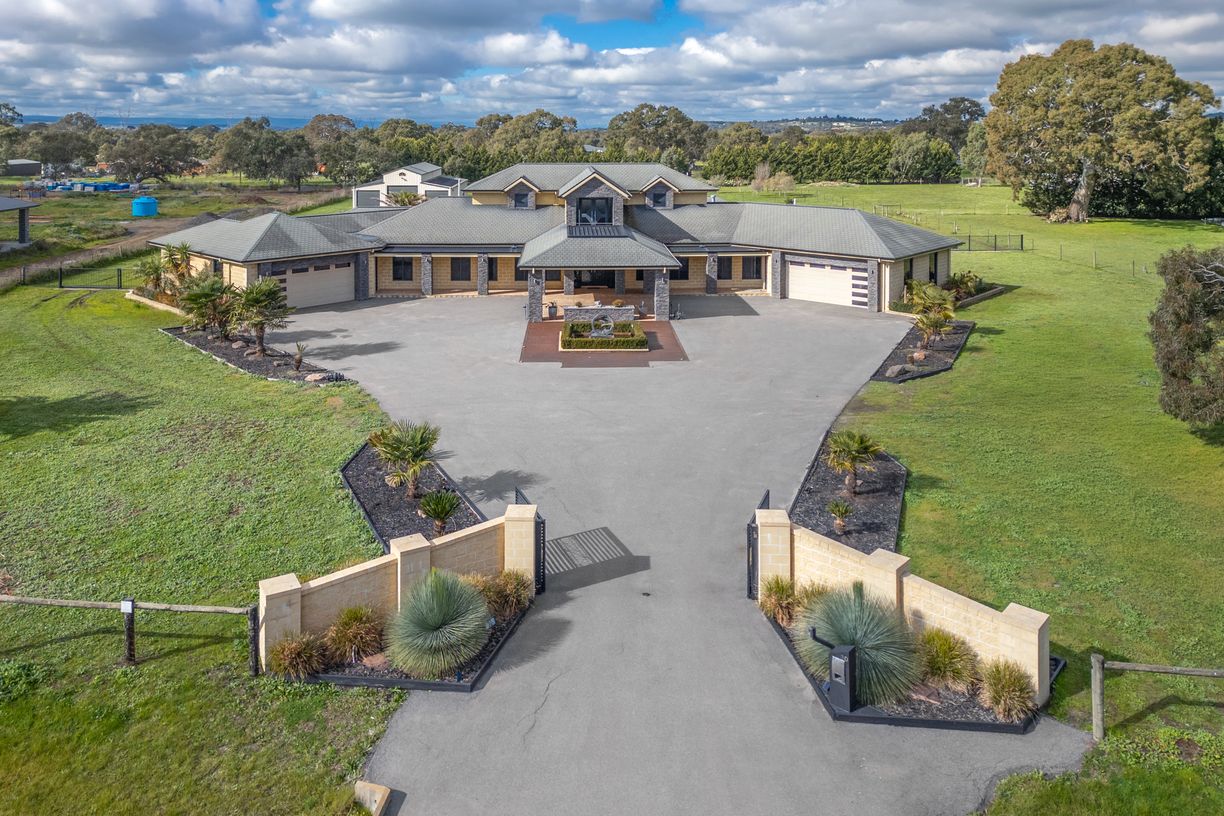 Mickleham VIC — photo 4 of 30