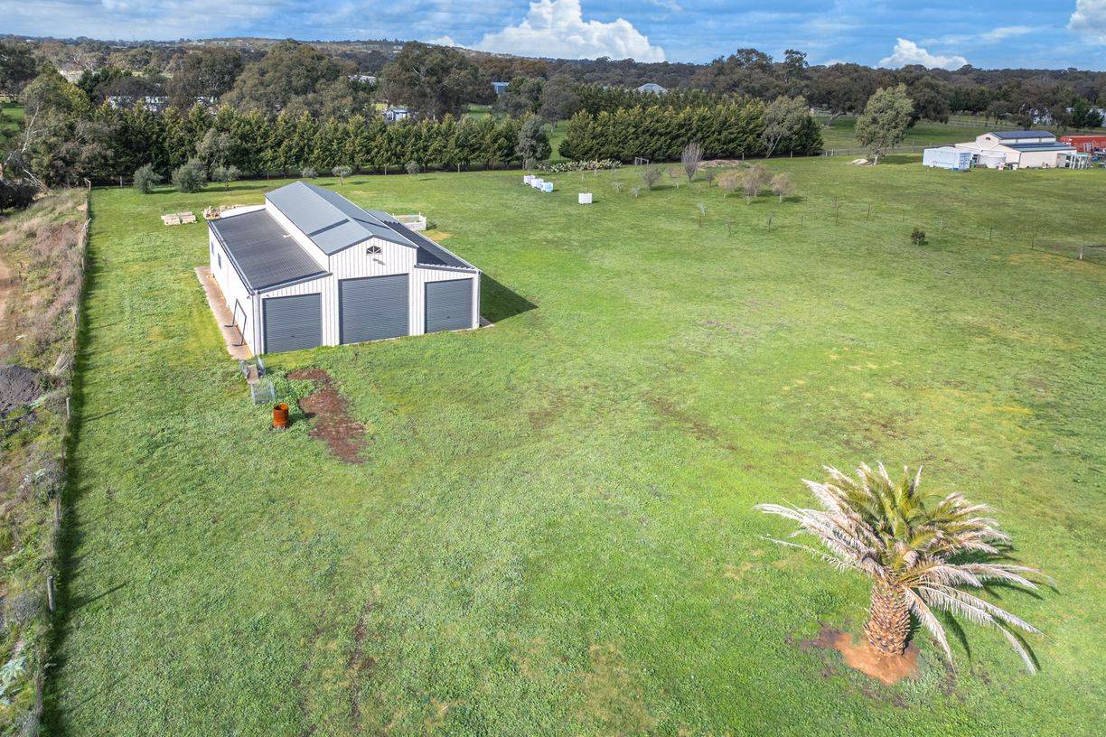 Mickleham VIC — photo 27 of 30