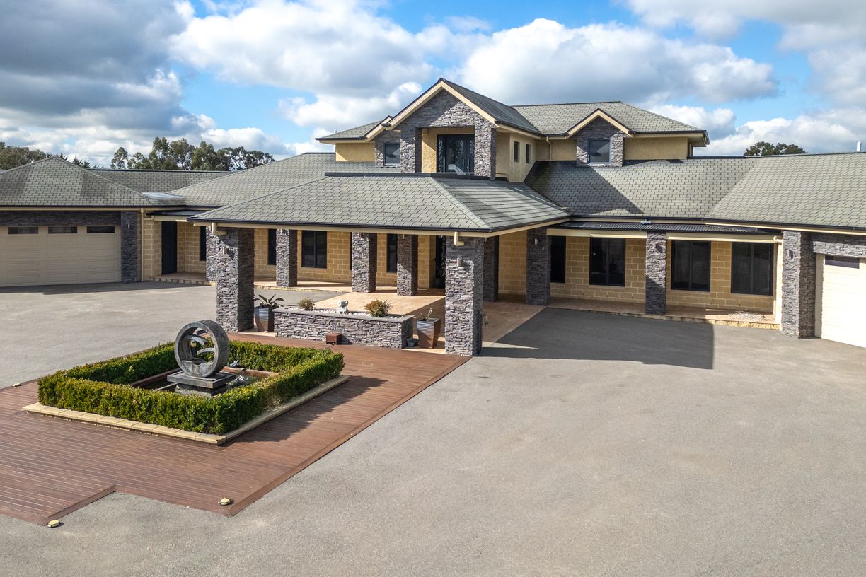 Mickleham VIC — photo 2 of 30