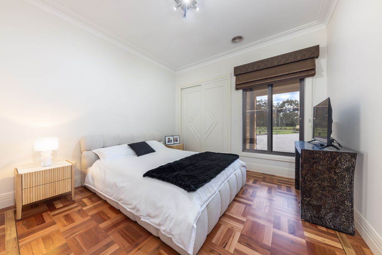 Mickleham VIC — photo 14 of 30
