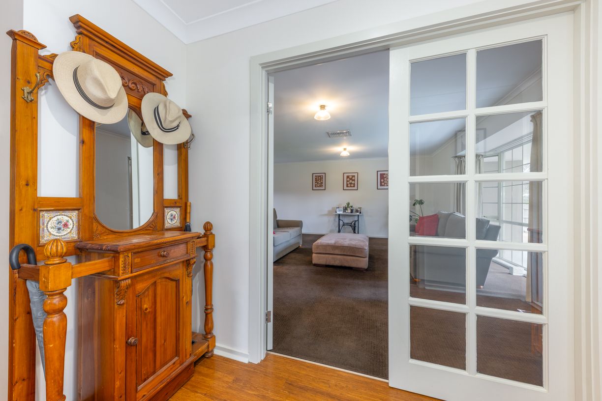 73 Racecourse Road — photo 3 of 29