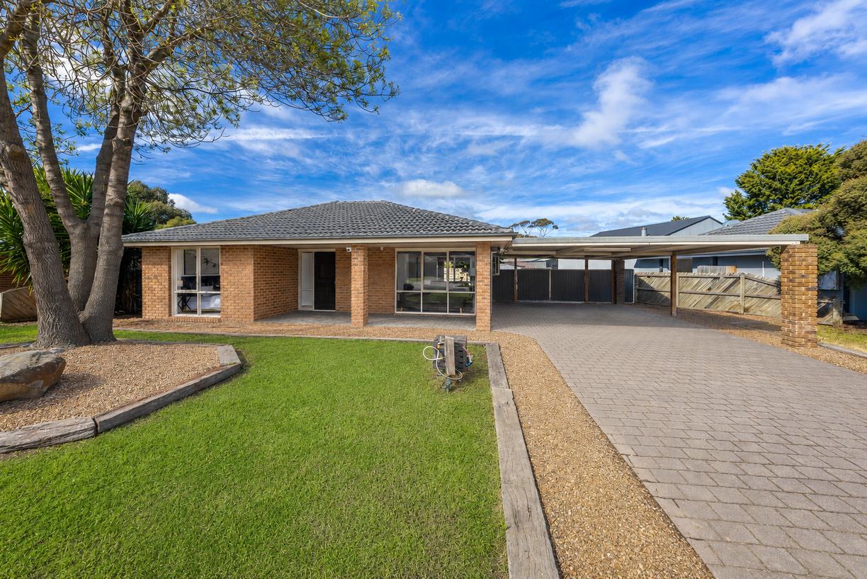 5 St Andrews Court — photo from Raine & Horne Sunbury