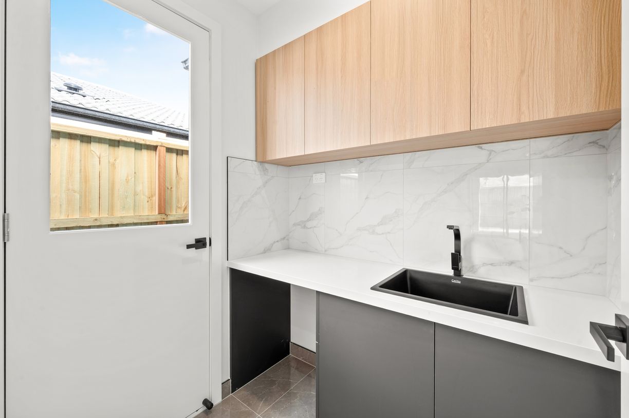 20 Newchapel Road — photo 12 of 15
