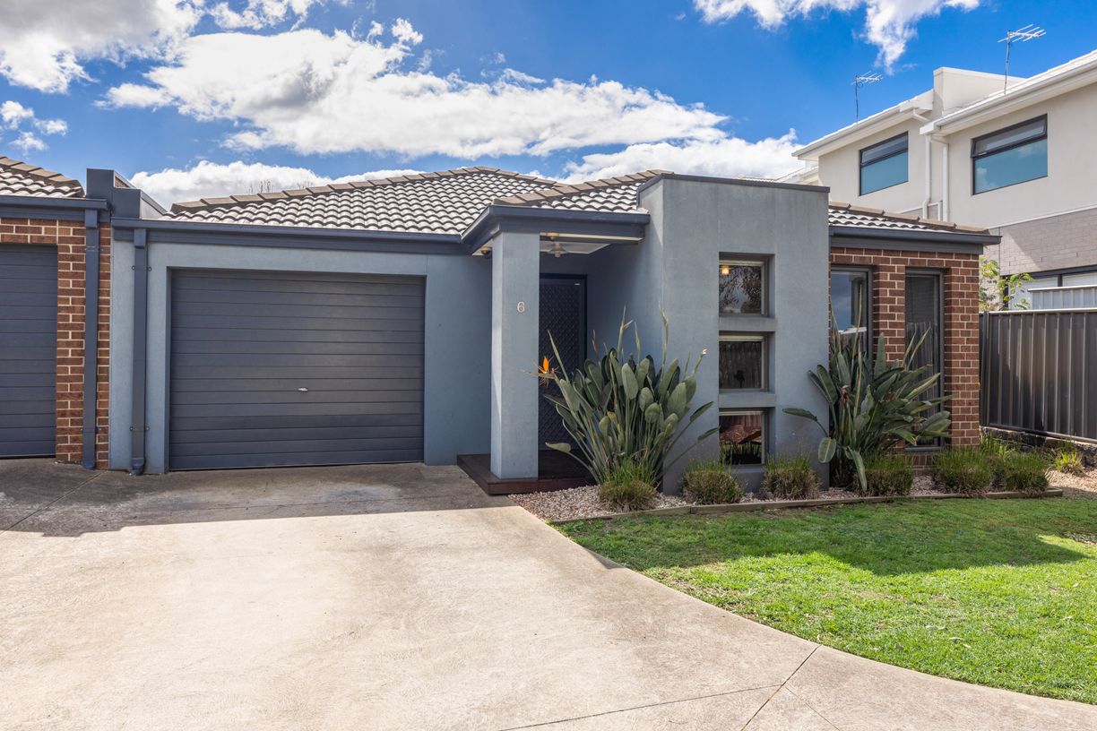 6/15 Marl Close — photo from Raine & Horne Sunbury
