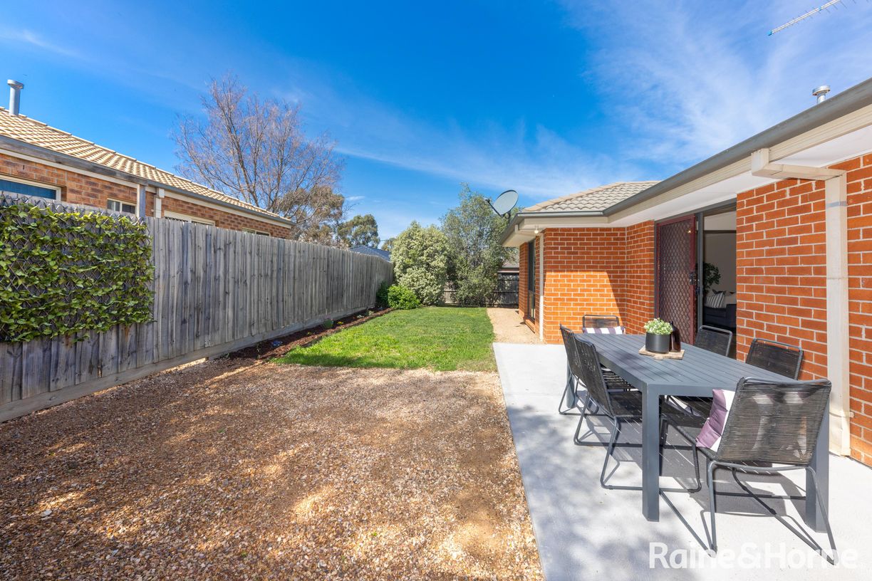 29 Fingleton Crescent — photo 14 of 17