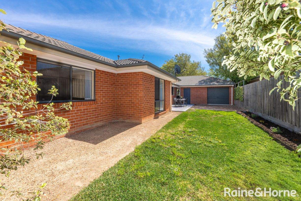 29 Fingleton Crescent — photo 15 of 17