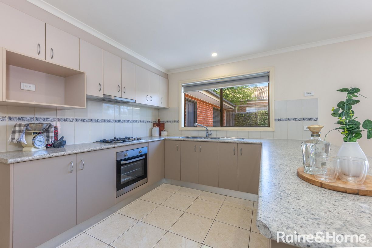 29 Fingleton Crescent — photo 6 of 17