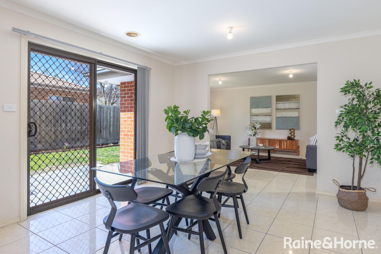 29 Fingleton Crescent — photo 7 of 17