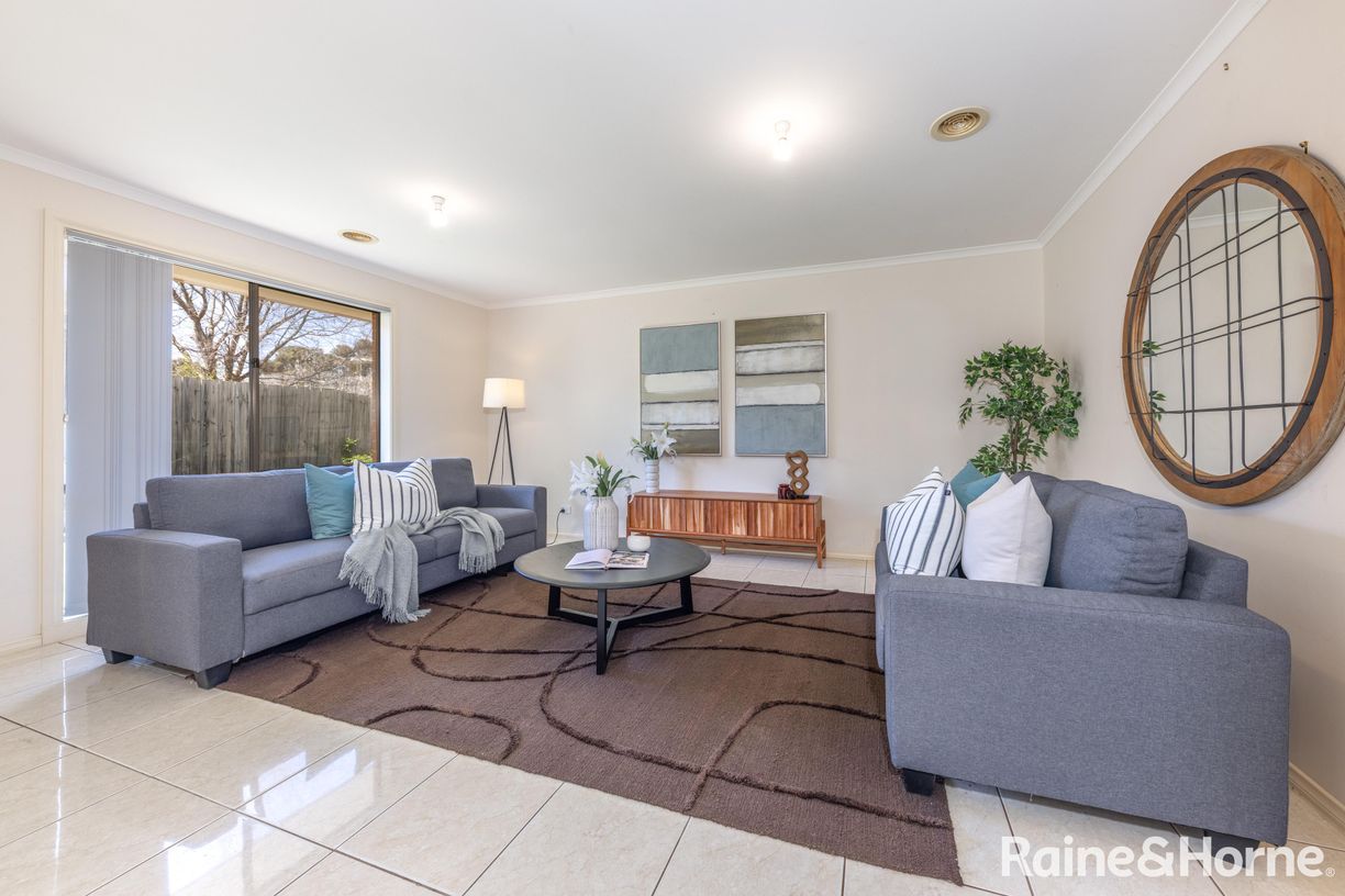 29 Fingleton Crescent — photo 8 of 17