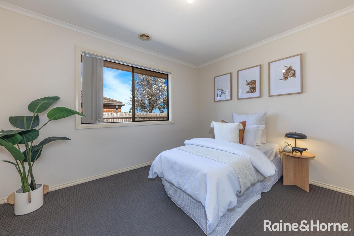 29 Fingleton Crescent — photo 13 of 17