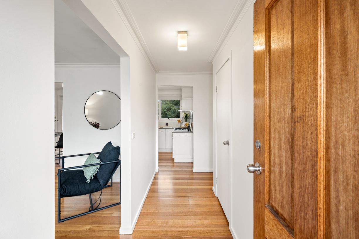 13 Deakin Street — photo 2 of 18