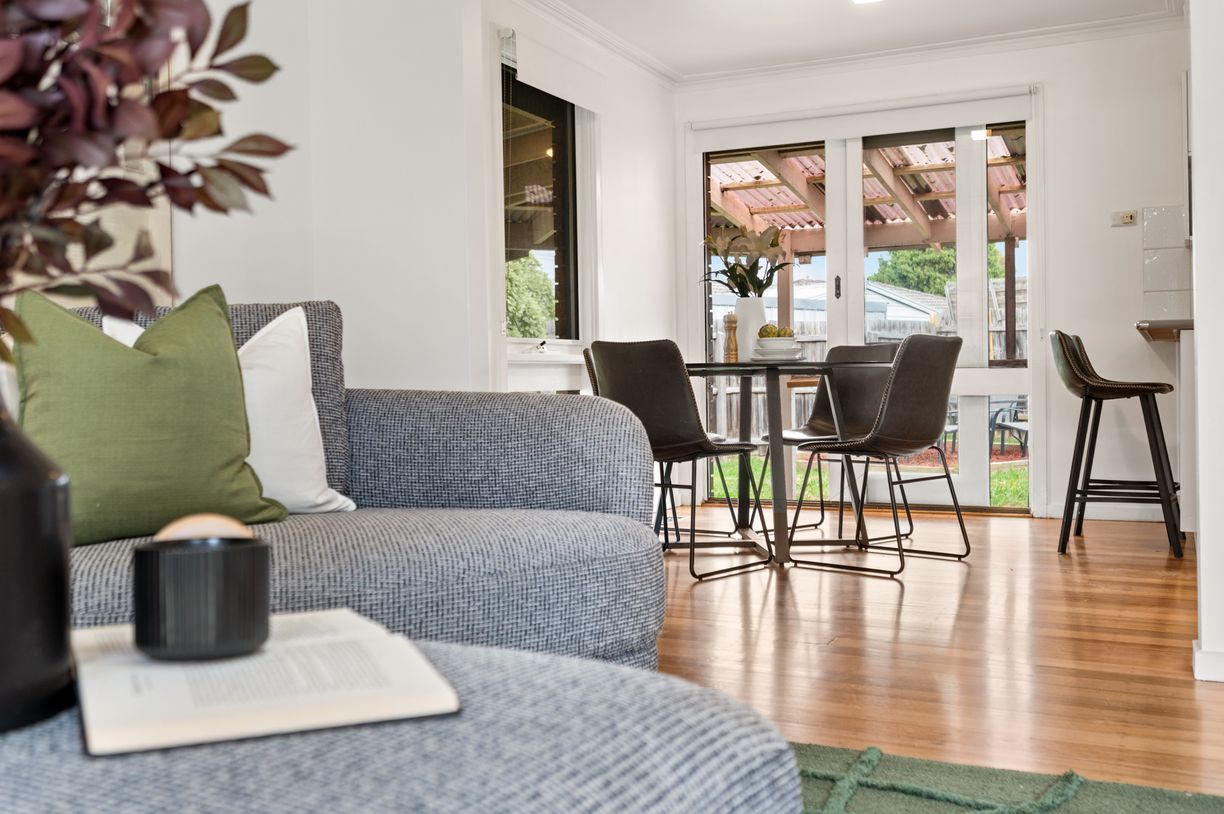 13 Deakin Street — photo 4 of 18
