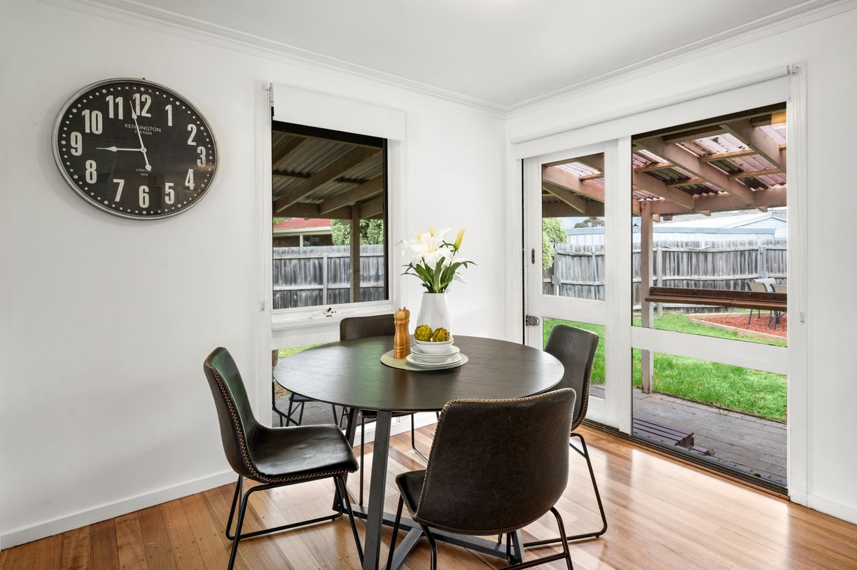 13 Deakin Street — photo 6 of 18