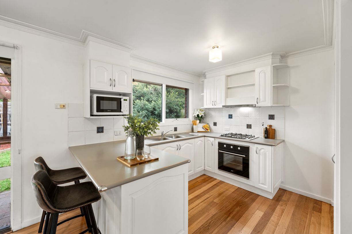 13 Deakin Street — photo 7 of 18