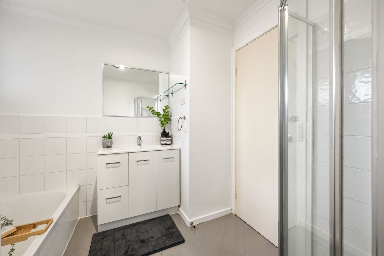 13 Deakin Street — photo 10 of 18