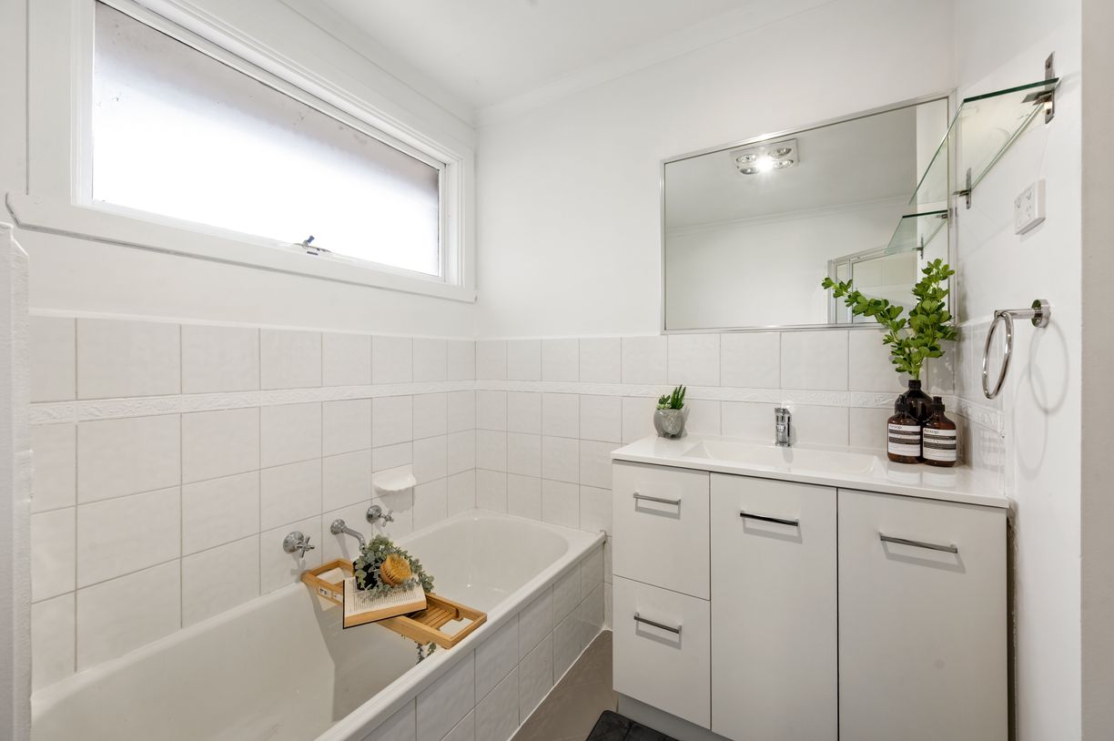 13 Deakin Street — photo 11 of 18