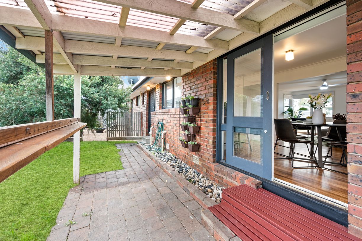 13 Deakin Street — photo 15 of 18