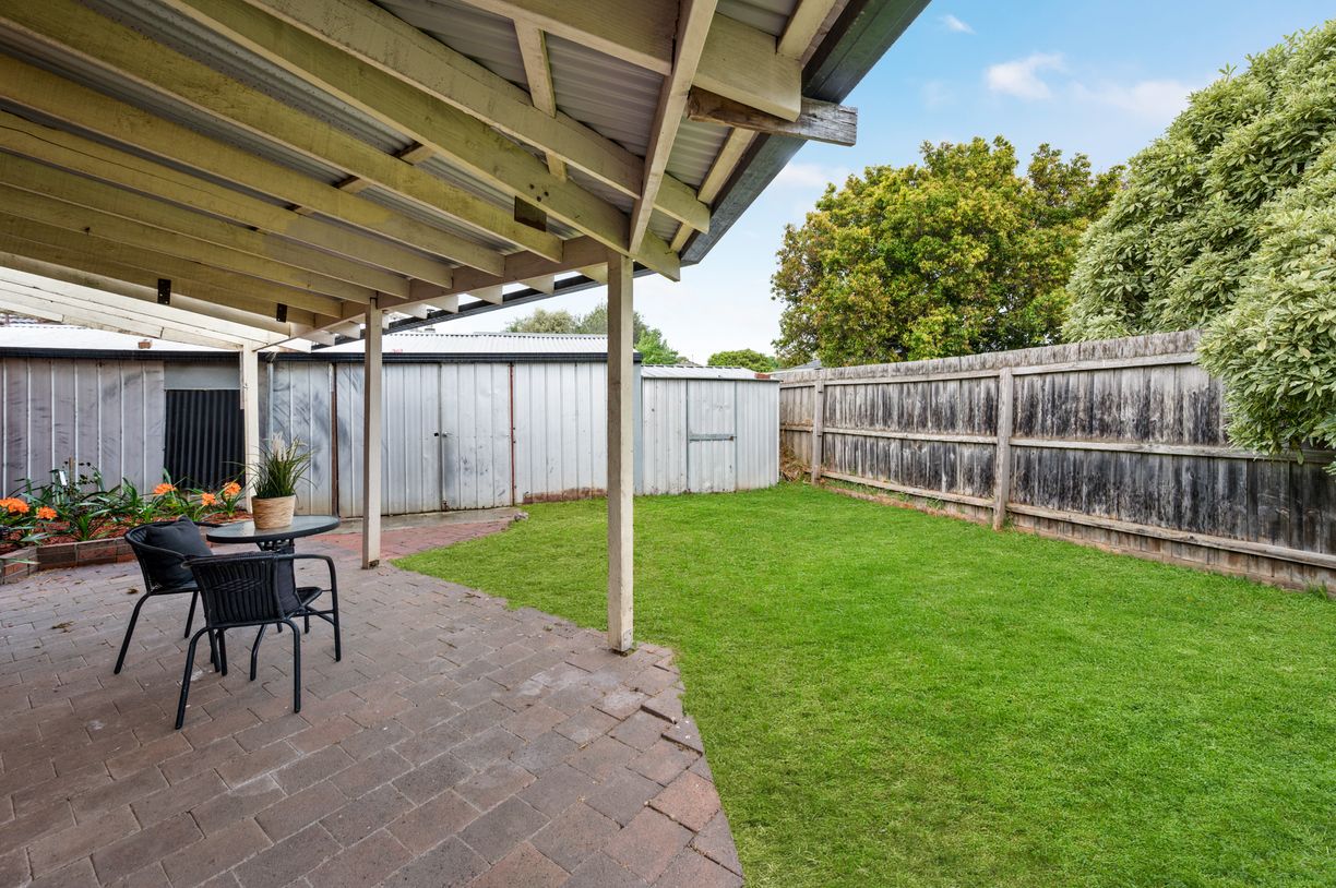 13 Deakin Street — photo 16 of 18