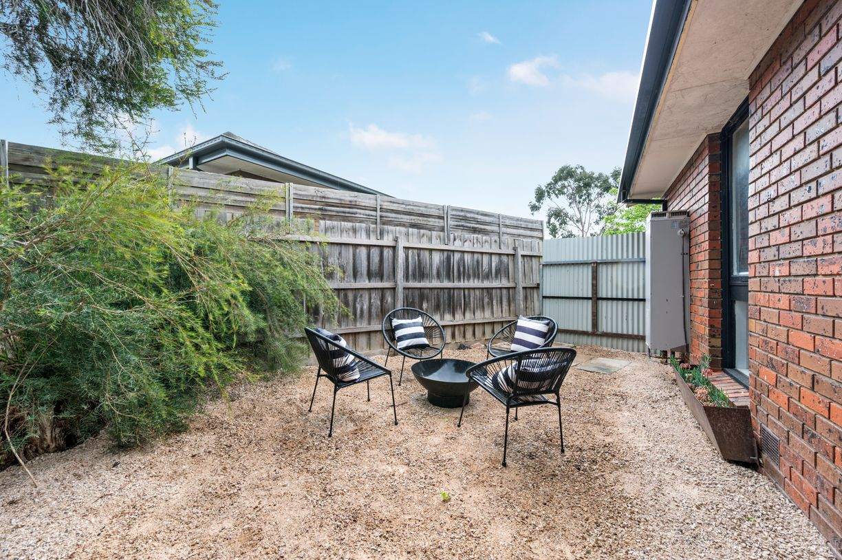 13 Deakin Street — photo 18 of 18
