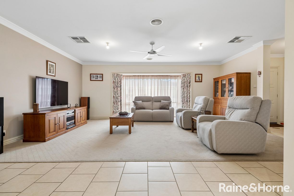 12 Duncraig Grove — photo 10 of 28