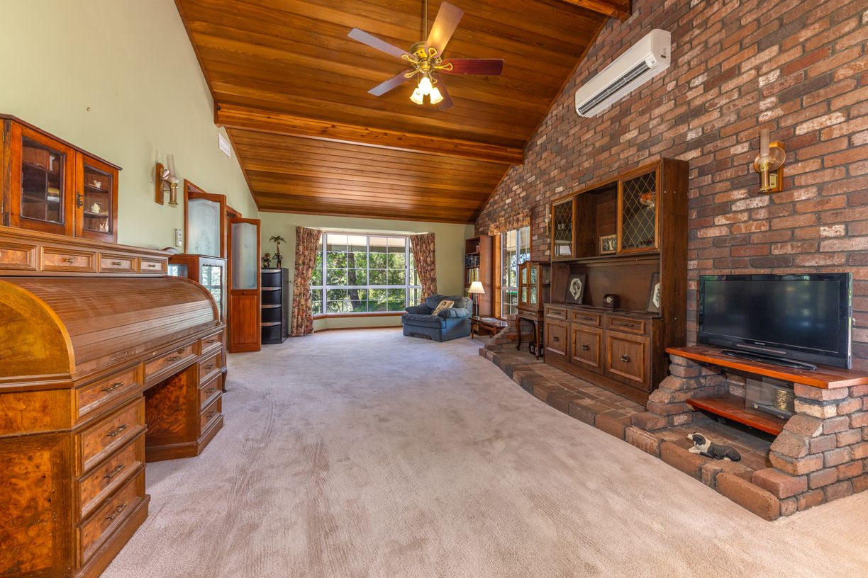 645 Racecourse Road — photo 4 of 23