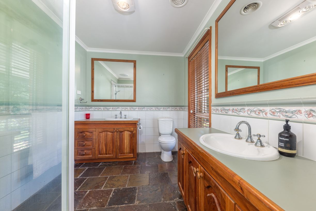 645 Racecourse Road — photo 9 of 23