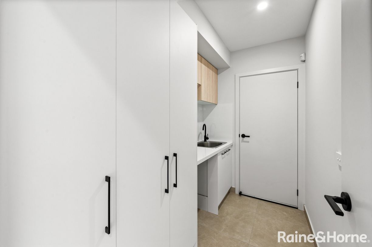 8/3 Somerville Lane — photo 17 of 22