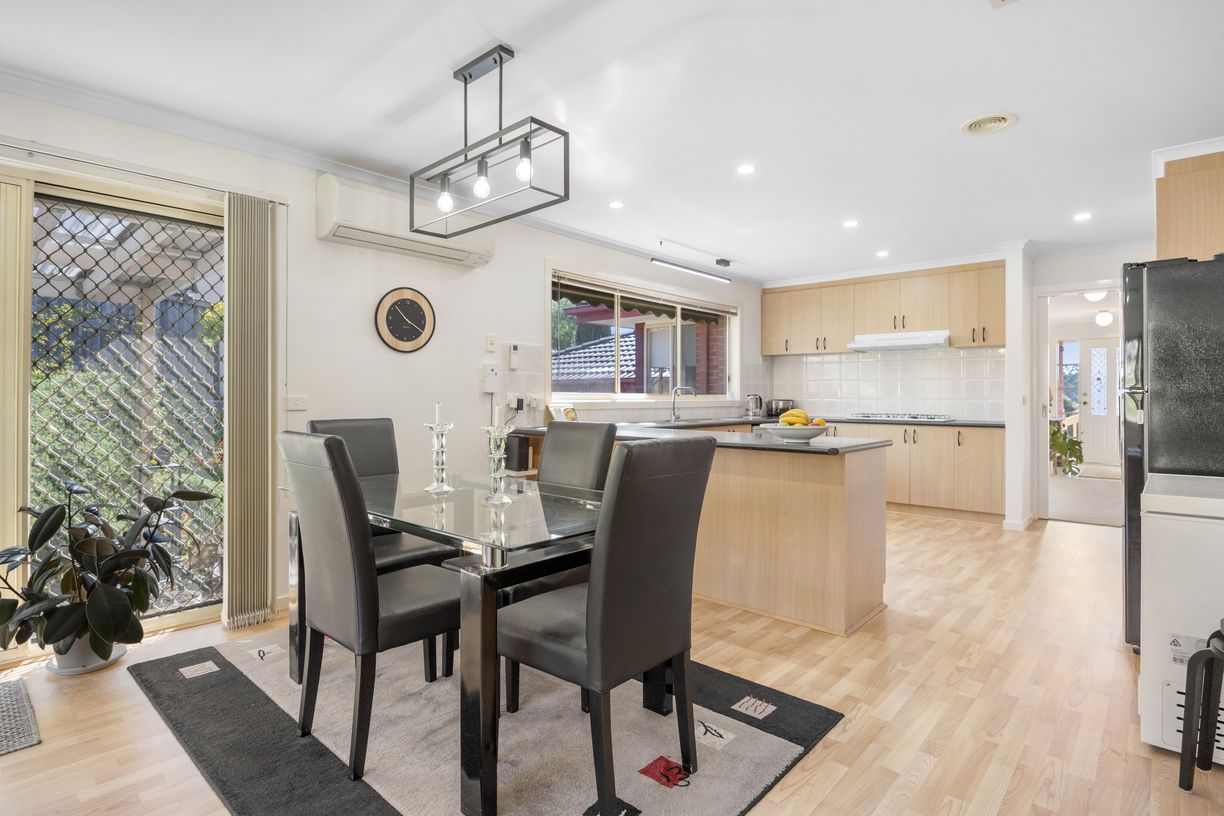 35 Canterbury Avenue — photo 4 of 16