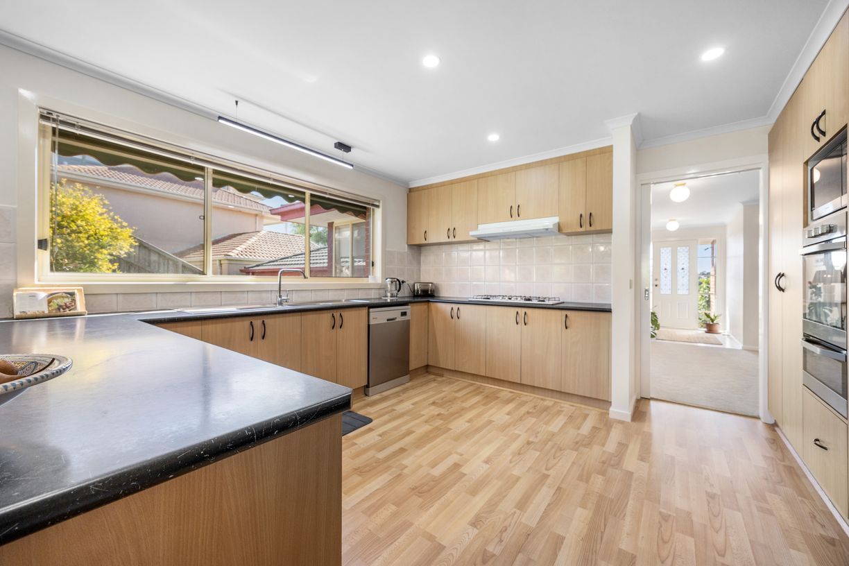 35 Canterbury Avenue — photo 5 of 16