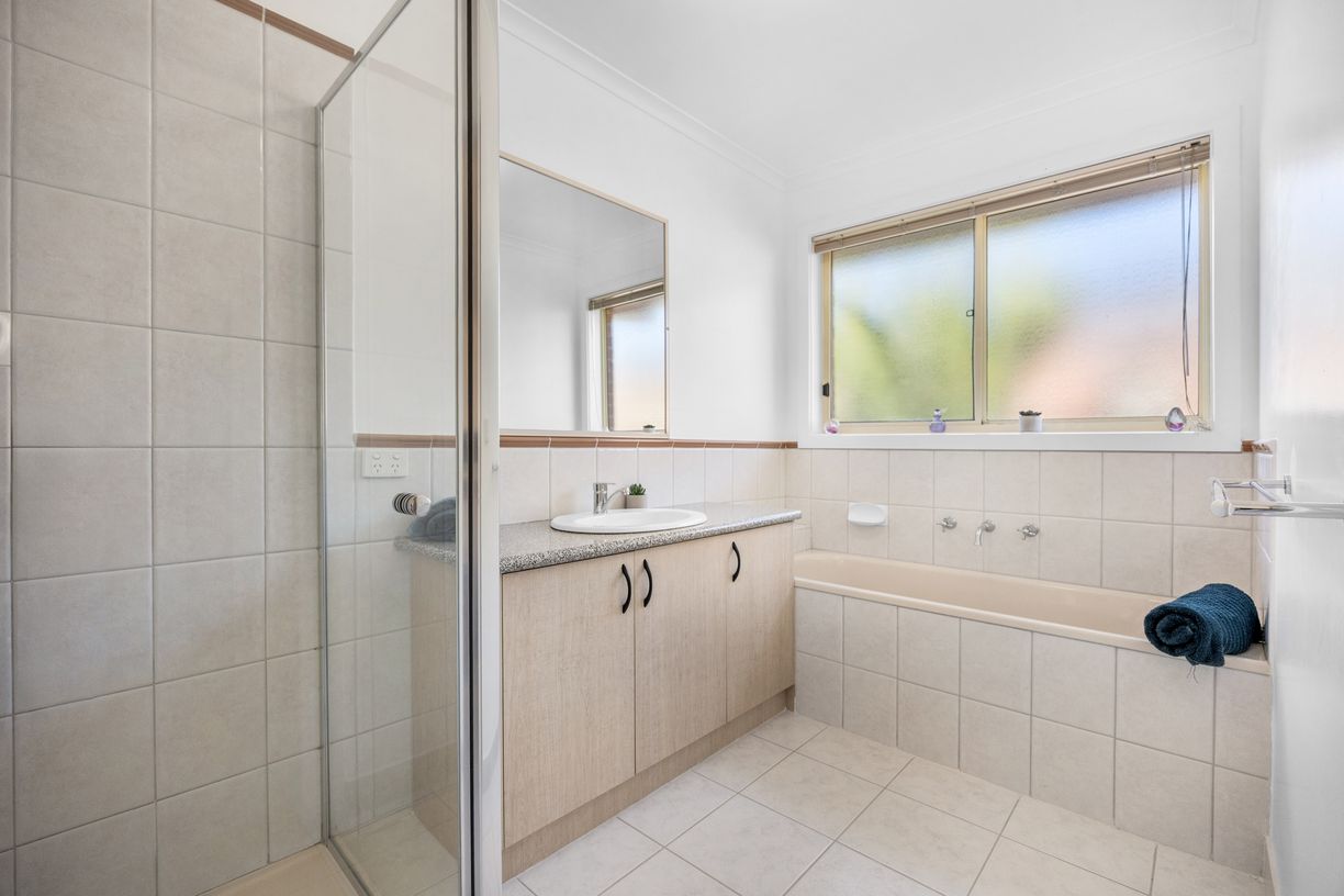 35 Canterbury Avenue — photo 9 of 16