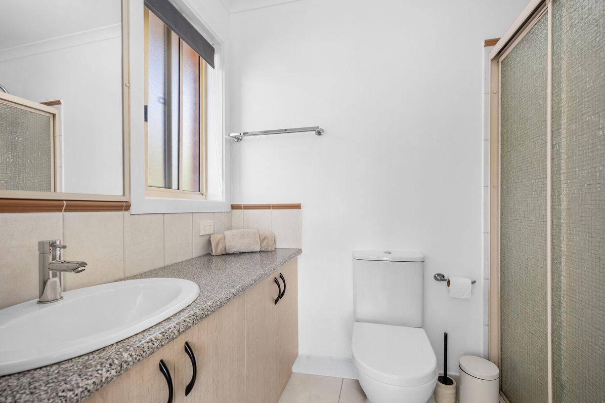 35 Canterbury Avenue — photo 8 of 16