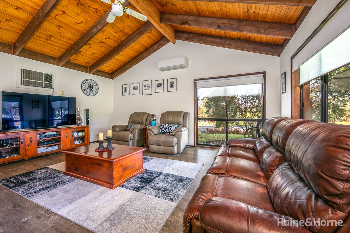 110 Melba Avenue, SUNBURY, VIC 3429 Raine & Horne Sunbury