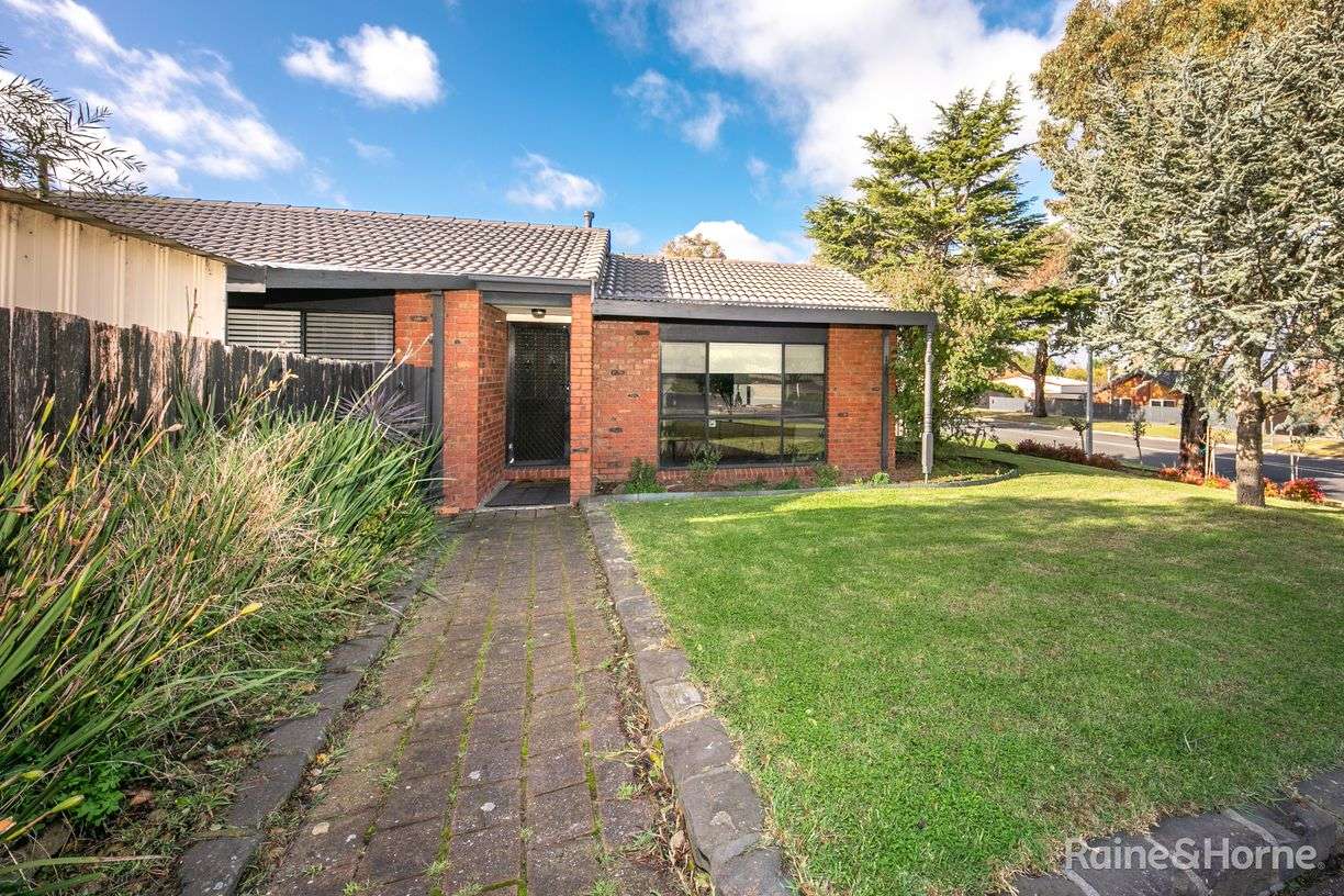 110 Melba Avenue, SUNBURY, VIC 3429 Raine & Horne Sunbury